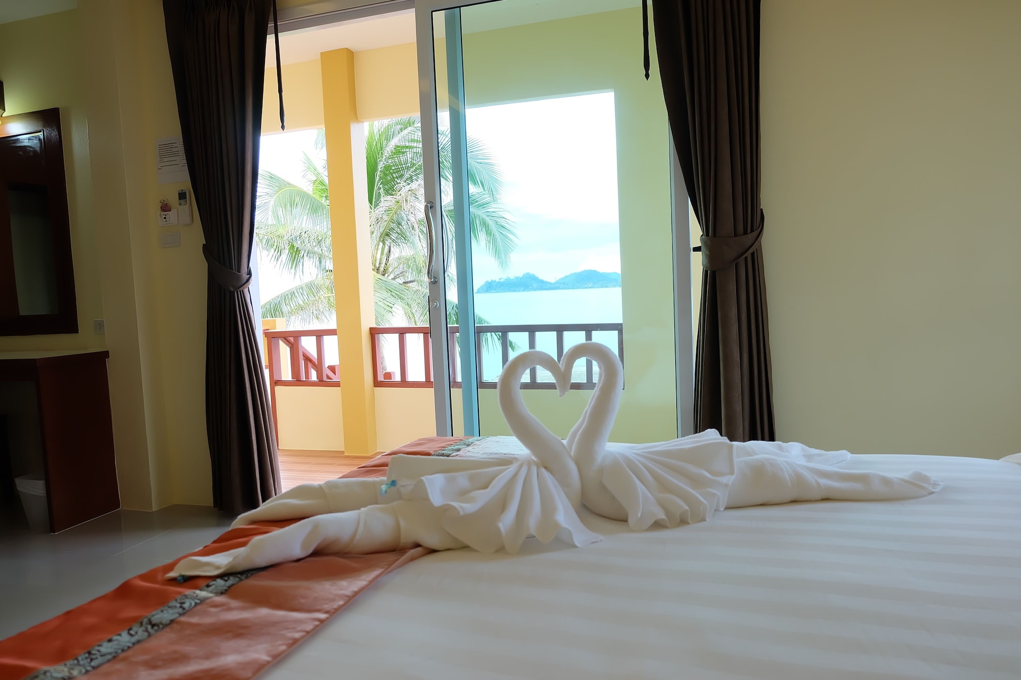 ROOM, QUADRUPLE, BEACH FRONT