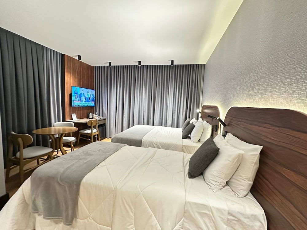 ZALLON HOTEL EXECUTIVE 19/53