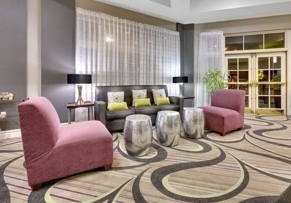 La Quinta Inn Suites Dallas North Central 32/48