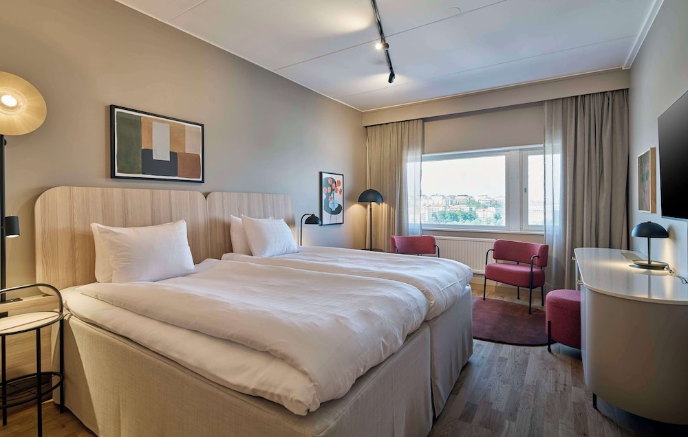 SUPERIOR, KING BED