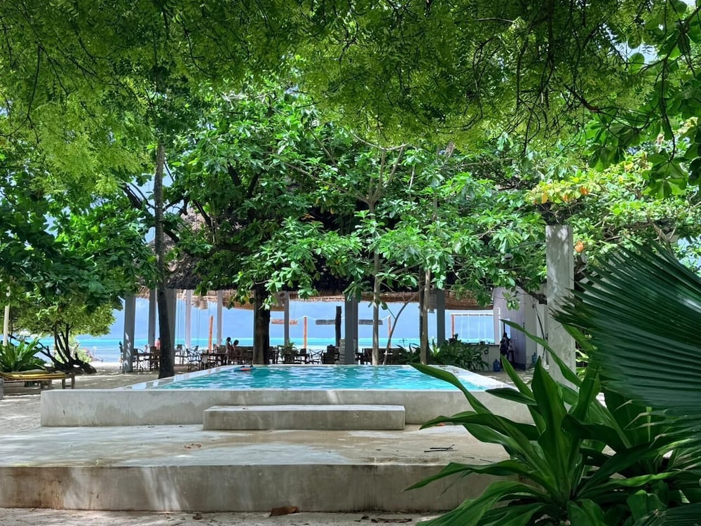 Garden Beach Bungalows 65/68