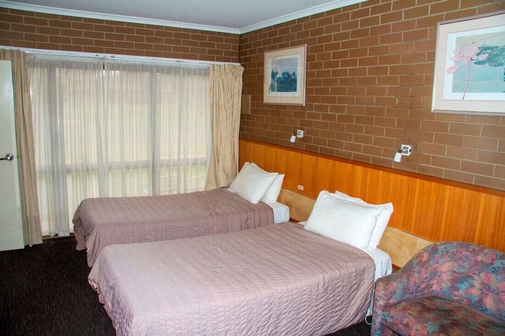 ECONOMY, TWIN BEDS