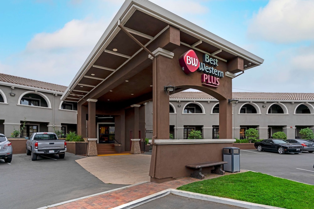 Best Western Plus Brookside Inn 1/62