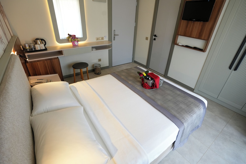 STANDARD, DOUBLE OR TWIN BED