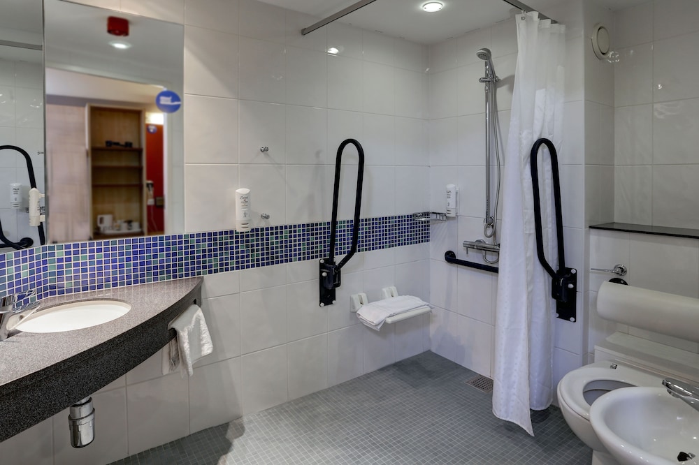 Holiday Inn Express Folkestone Channel Tunnel 9/64