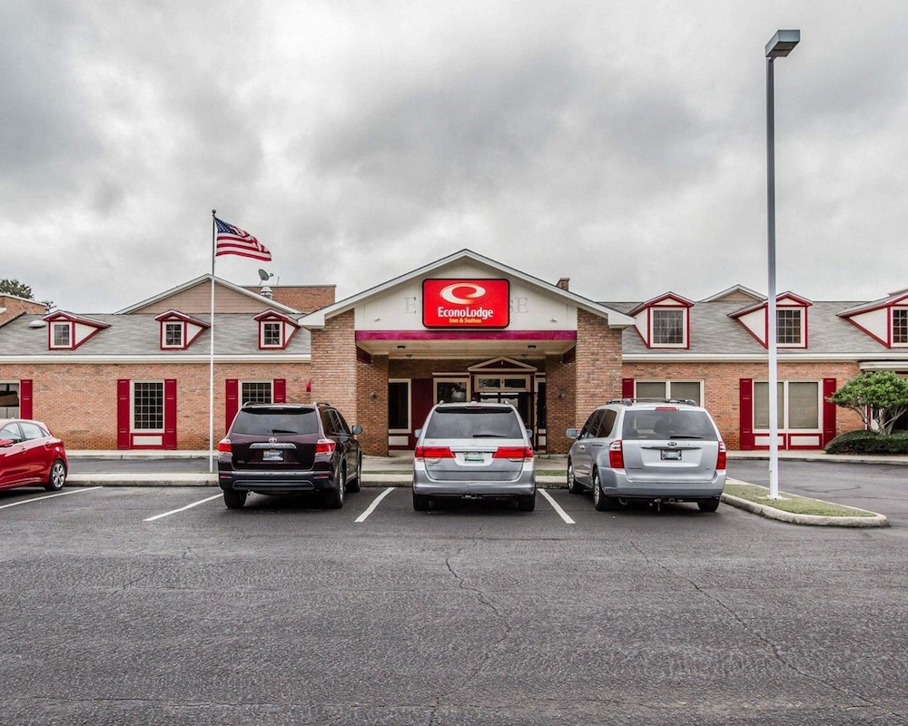 Econo Lodge Inn & Suites Enterprise, AL 5/33