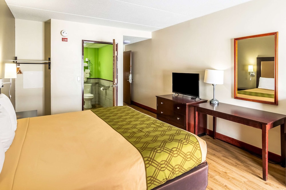 Econo Lodge Cadillac, MI 12/40