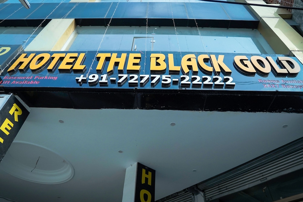 Oyo 12206 Hotel The Black Gold 2/50