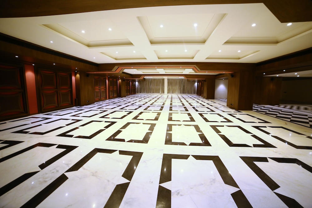 Five Petals Hotel & Banquets 21/24