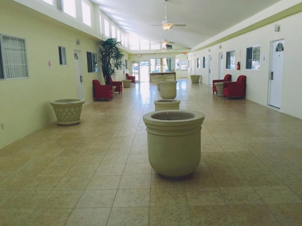 Europa Inn & Suites 40/40