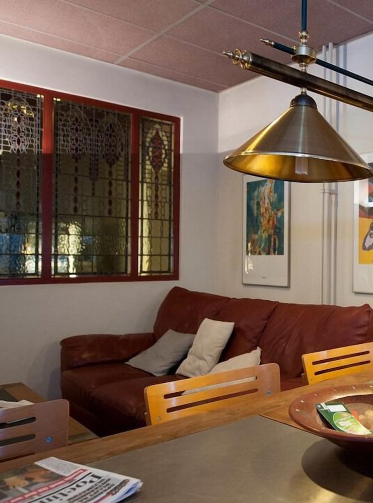 Rho Hotel 35/50