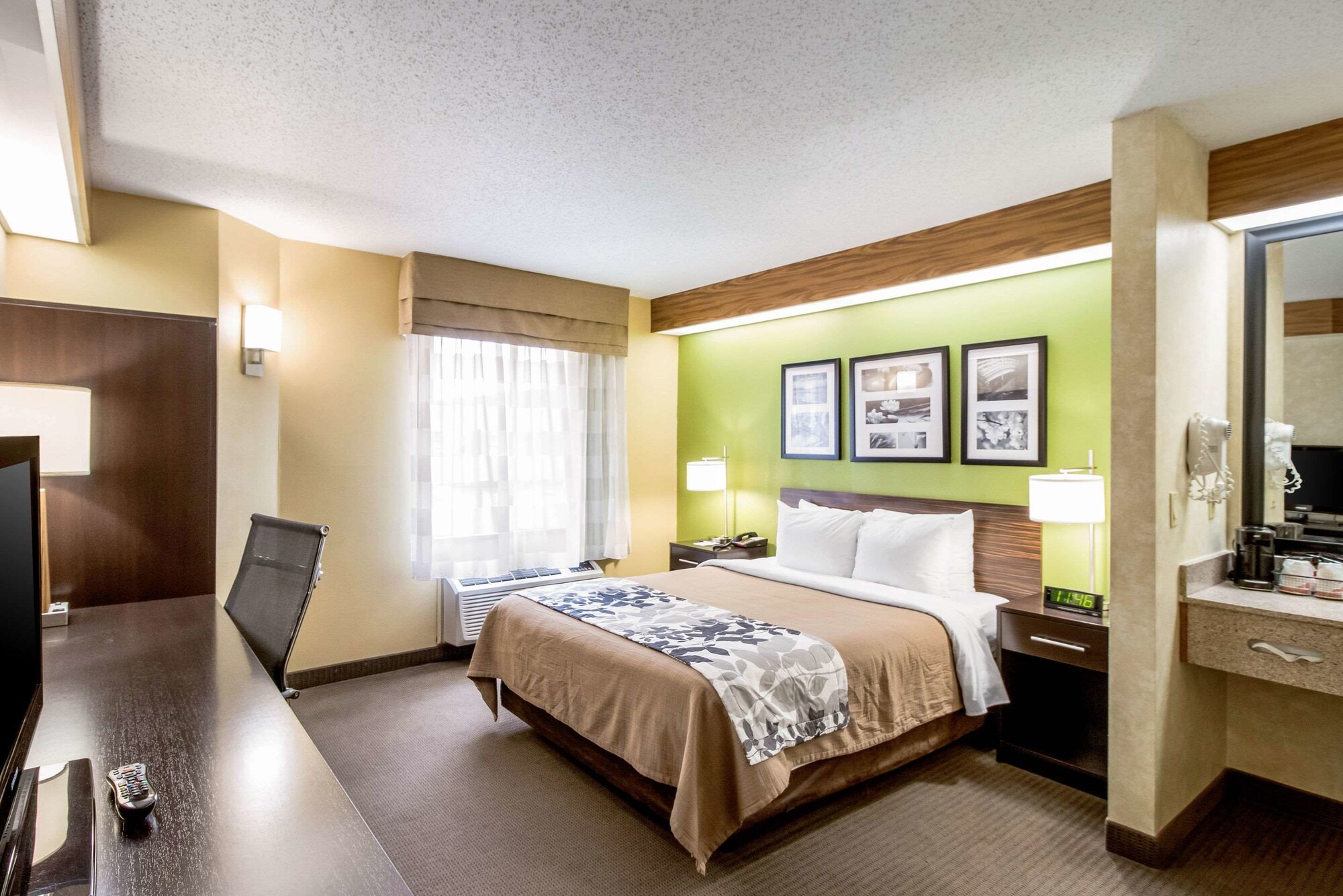 STANDARD, QUEEN BED