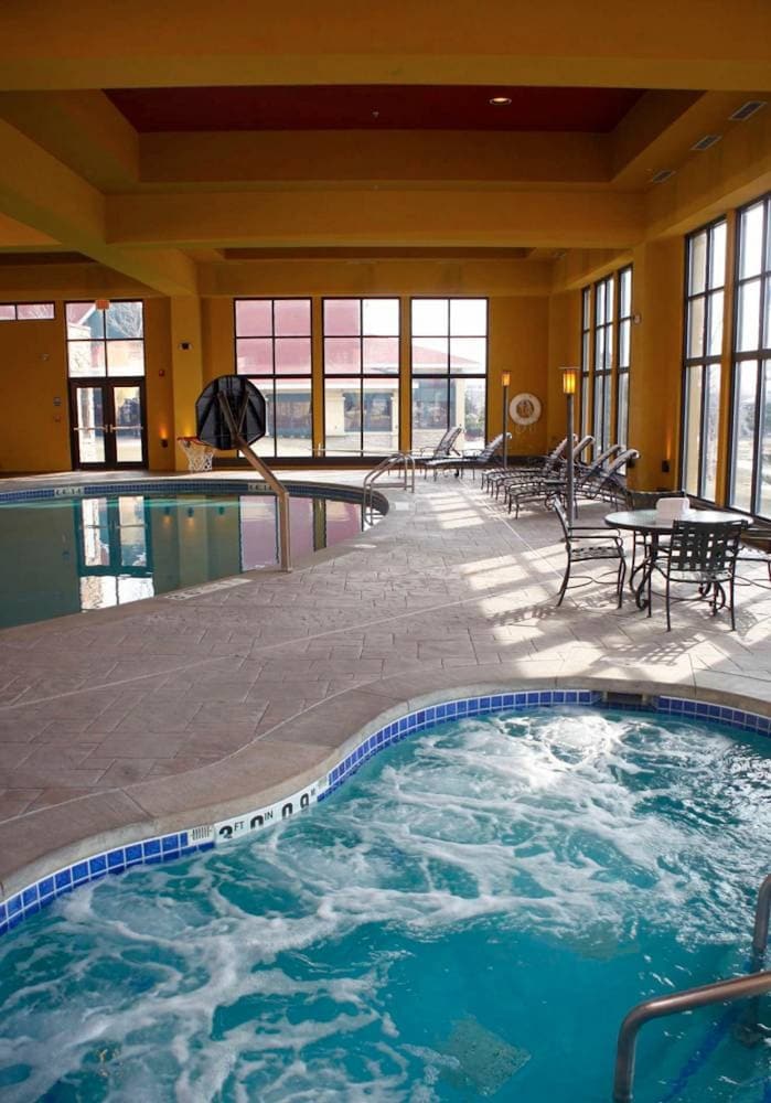 Holiday Inn Pewaukee-Milwaukee West 8/31