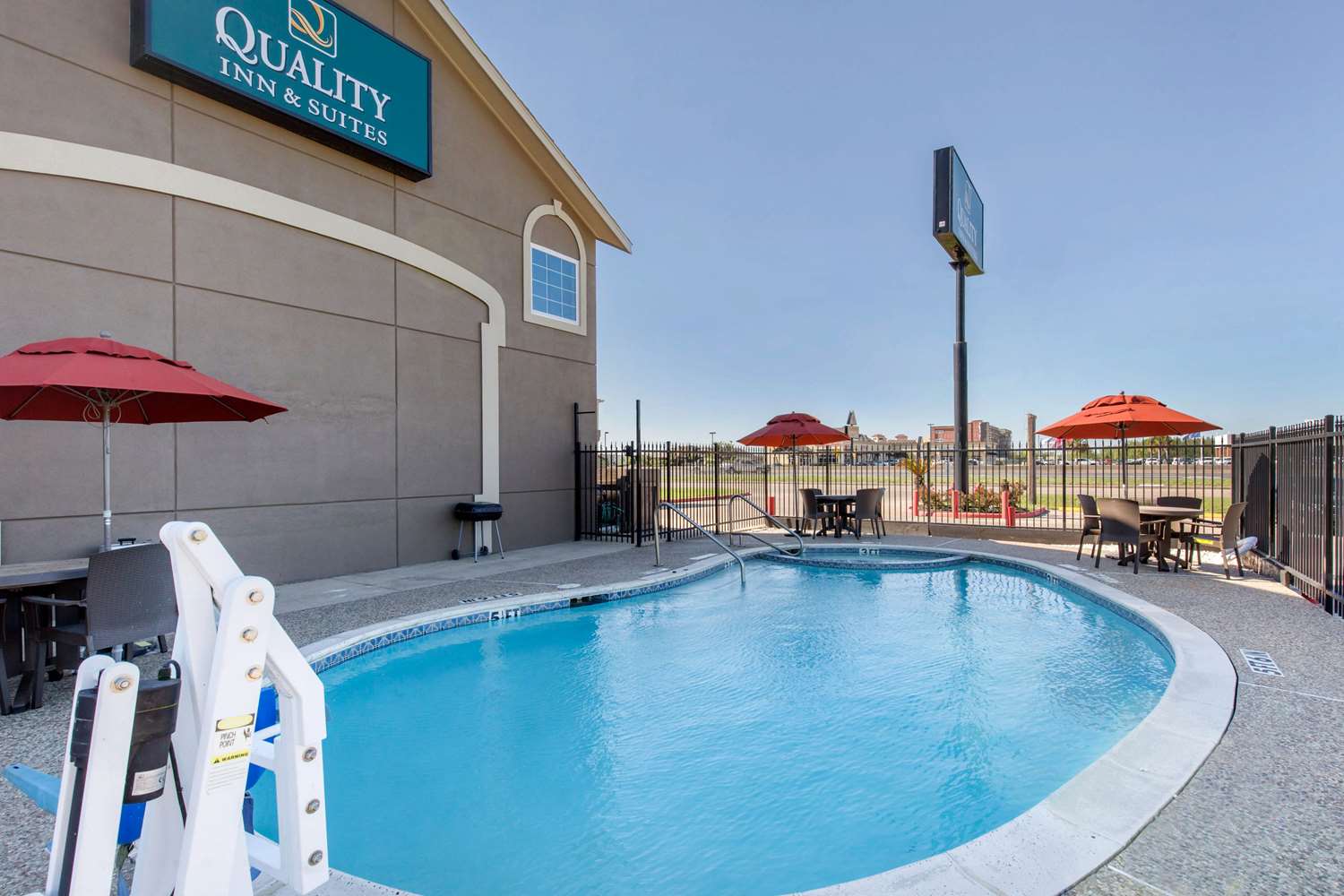 Quality Inn and Suites Port Arthur Nederland 2/10
