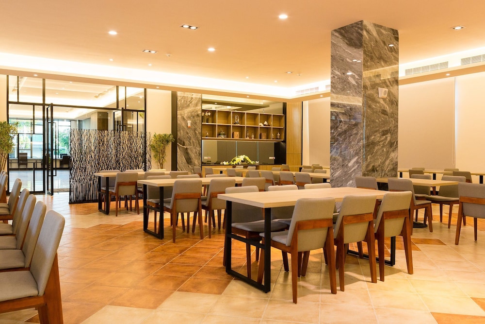 V-Hotel Vacation Hotel 32/41