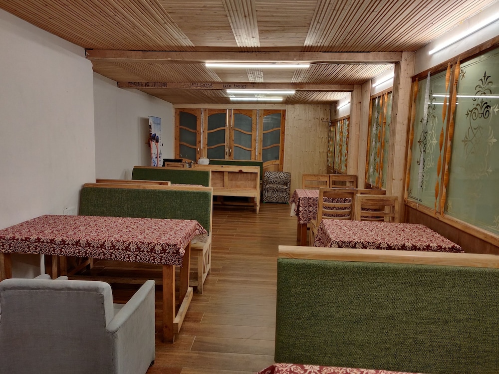 HOTEL HAMERS INTERNATIONAL 30/49