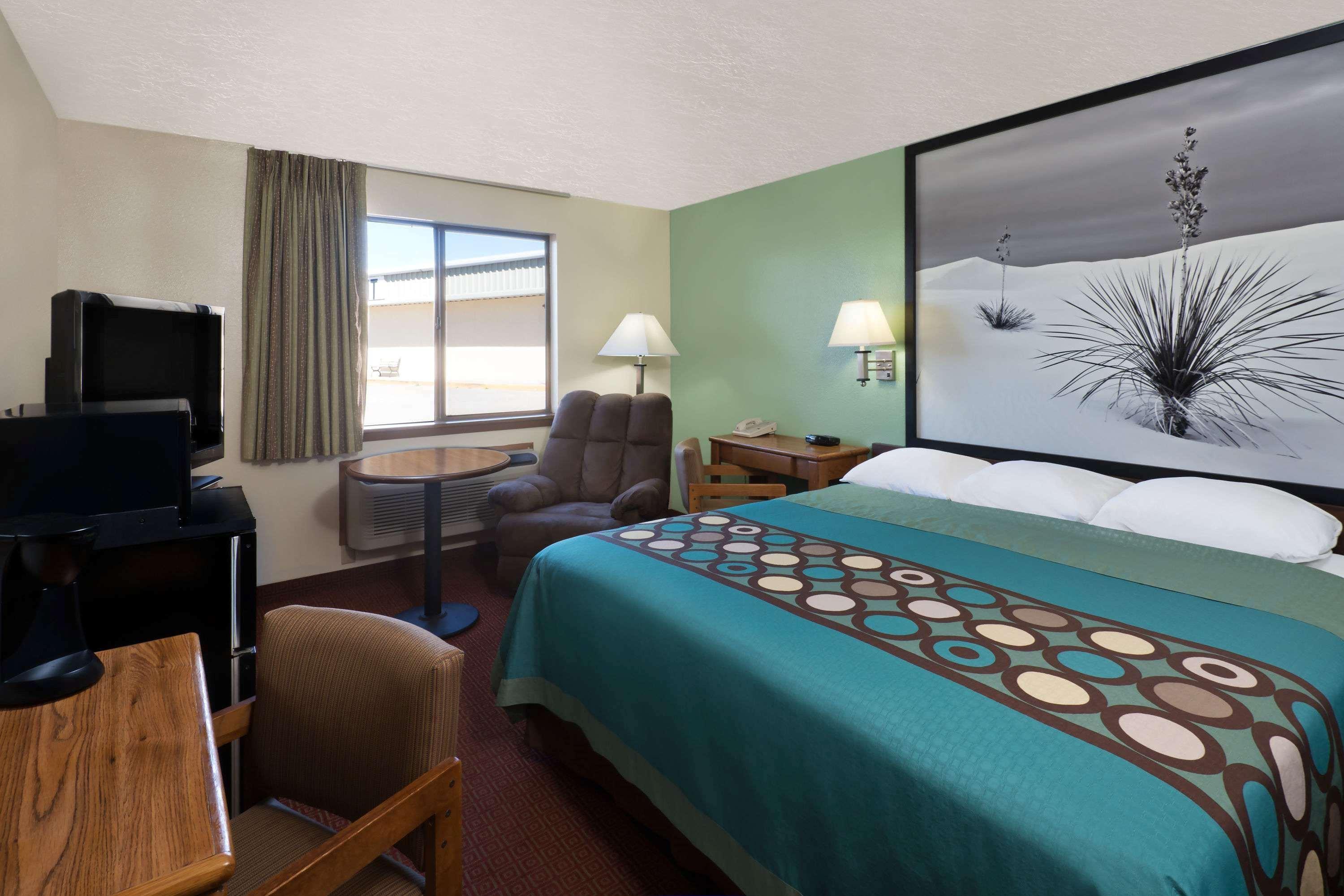 Super 8 by Wyndham Alamogordo/White Sands 10/23