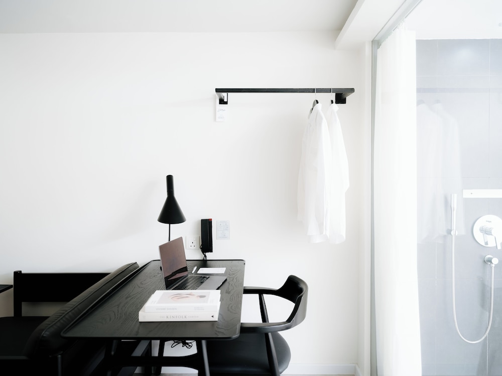 Lloyd Apos S Inn 52/60