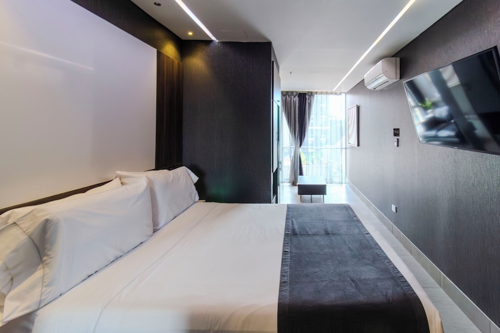 ROOM, LIVING AREA