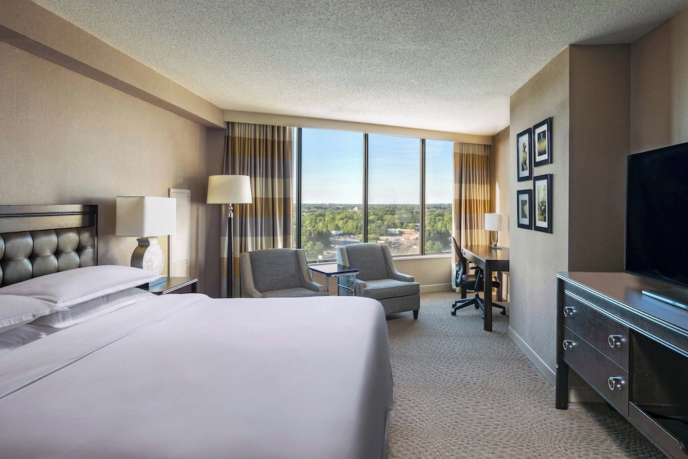 TRADITIONAL, KING BED