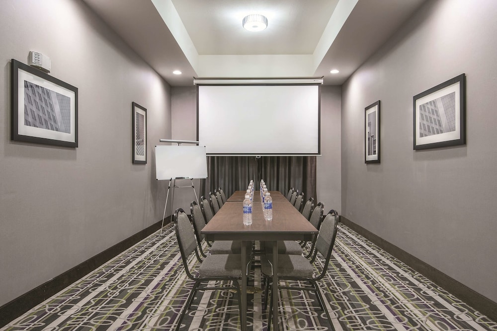 La Quinta Inn & Suites by Wyndham Fort Worth West - I-30 28/32