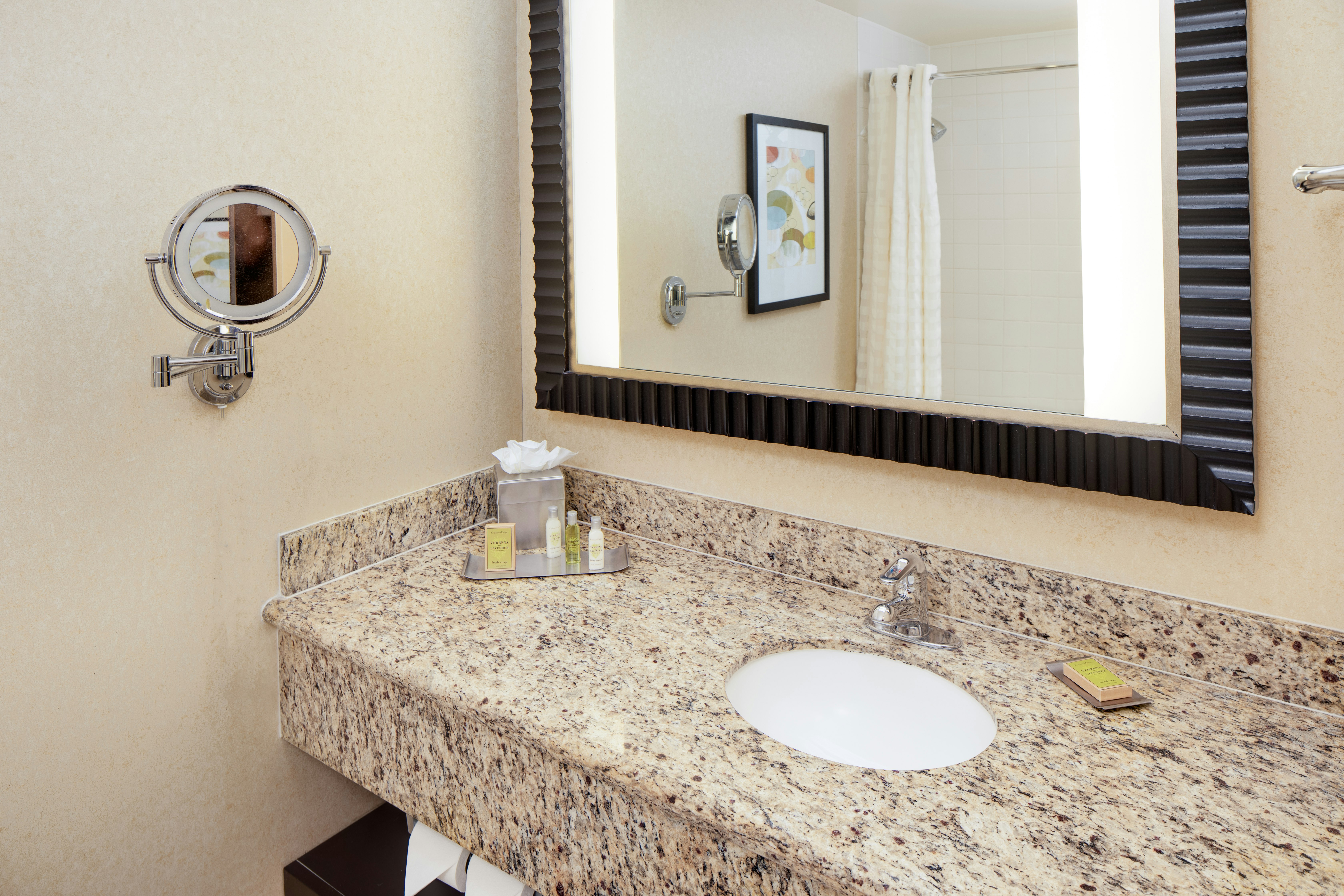 Hotel Zessa Orange County Airport, a DoubleTree by Hilton 59/59