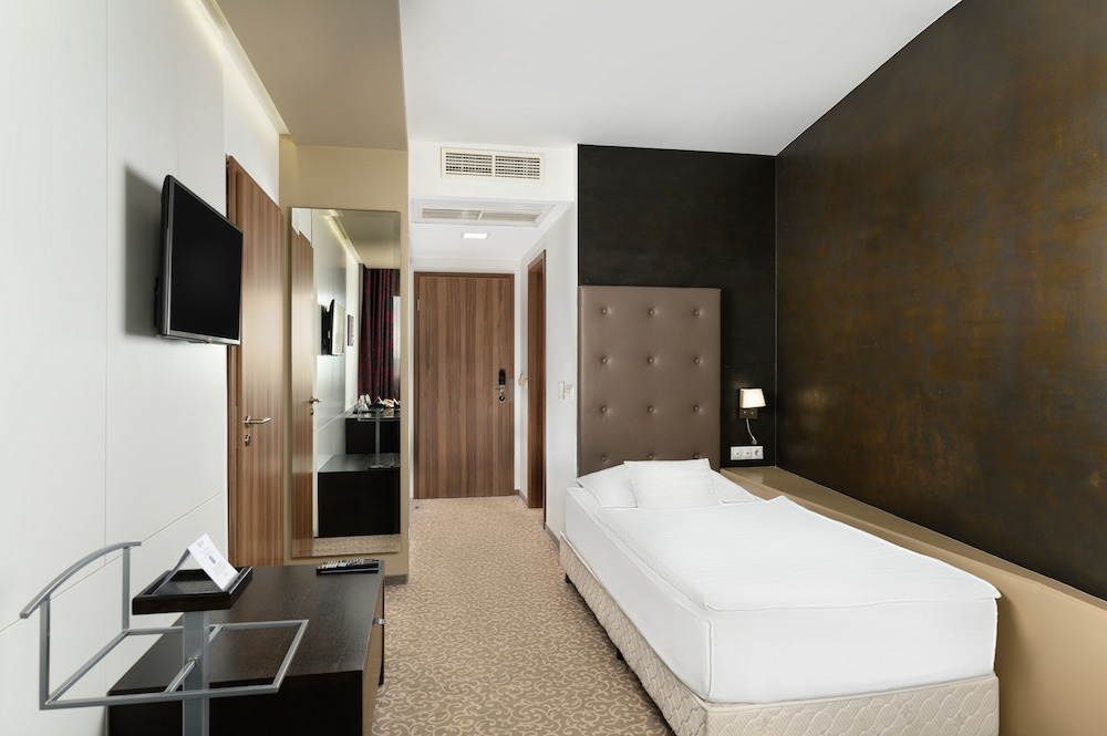 Corso Hotel Pecs 6/29