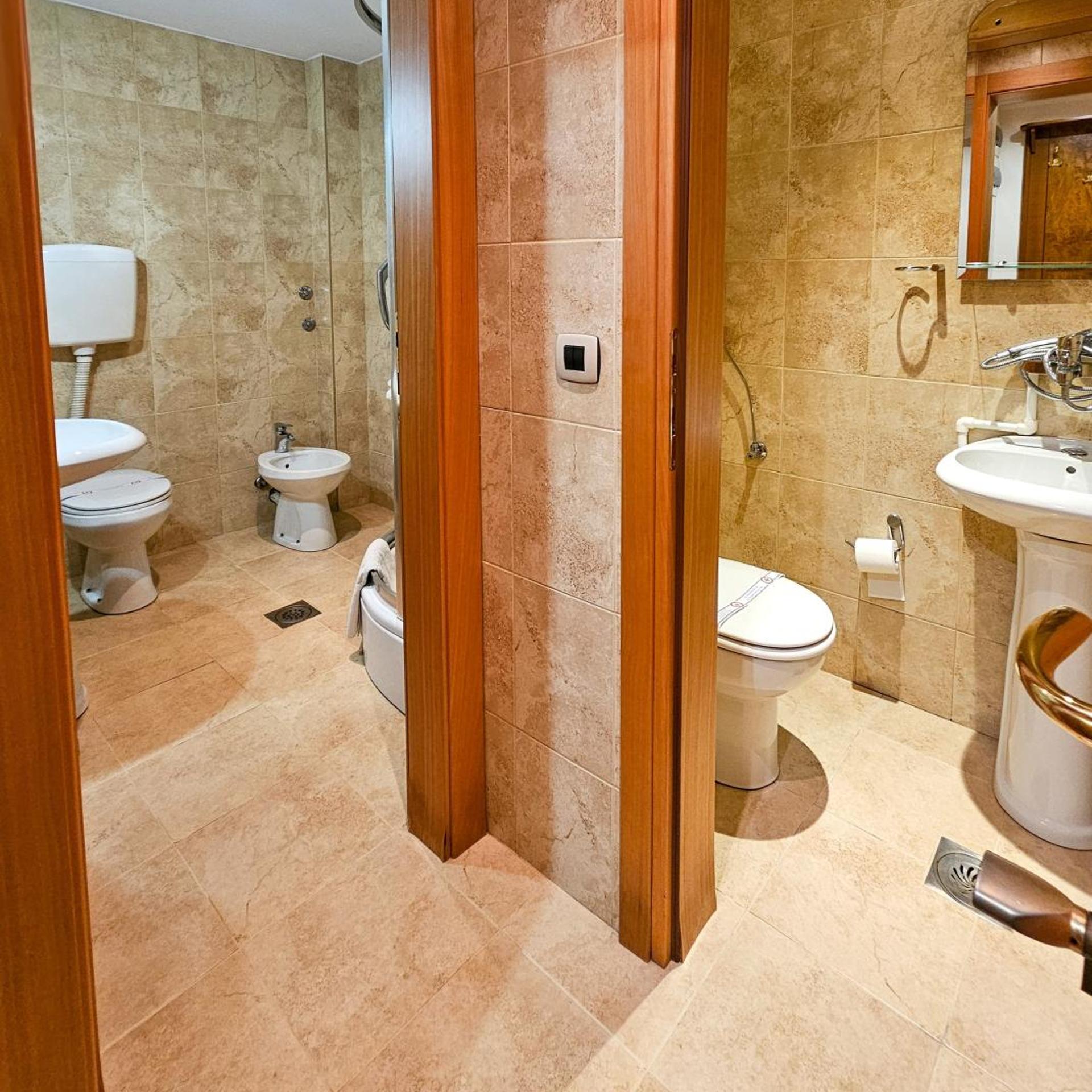 Hotel Bambis 52/54