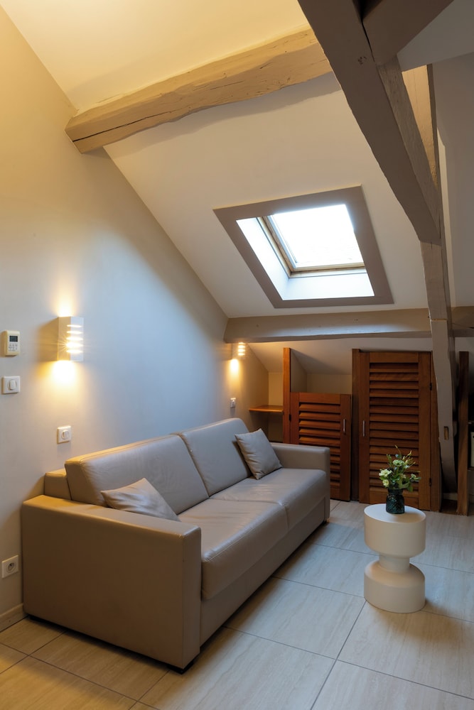 Jean Moat Hatel Spa 12/26