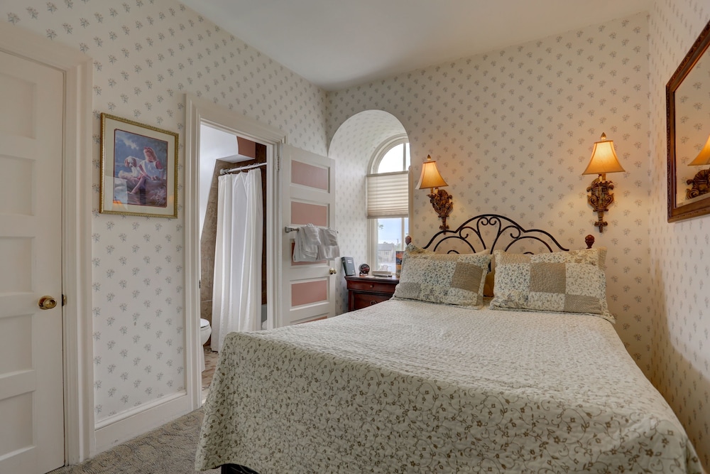 Greystone Manor Inn B&B 16/32