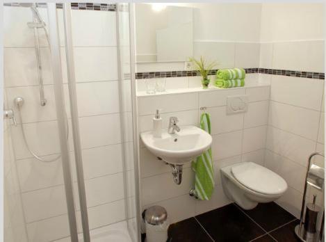 OLIVE INN 28/33