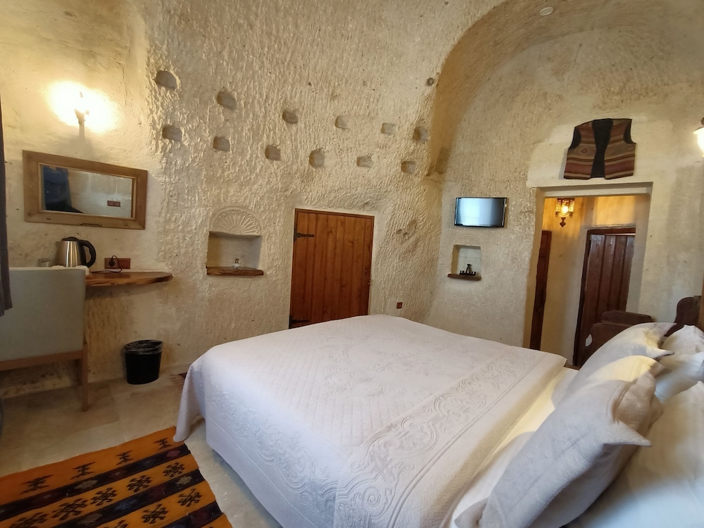 Apex Cave Hotel 7/61