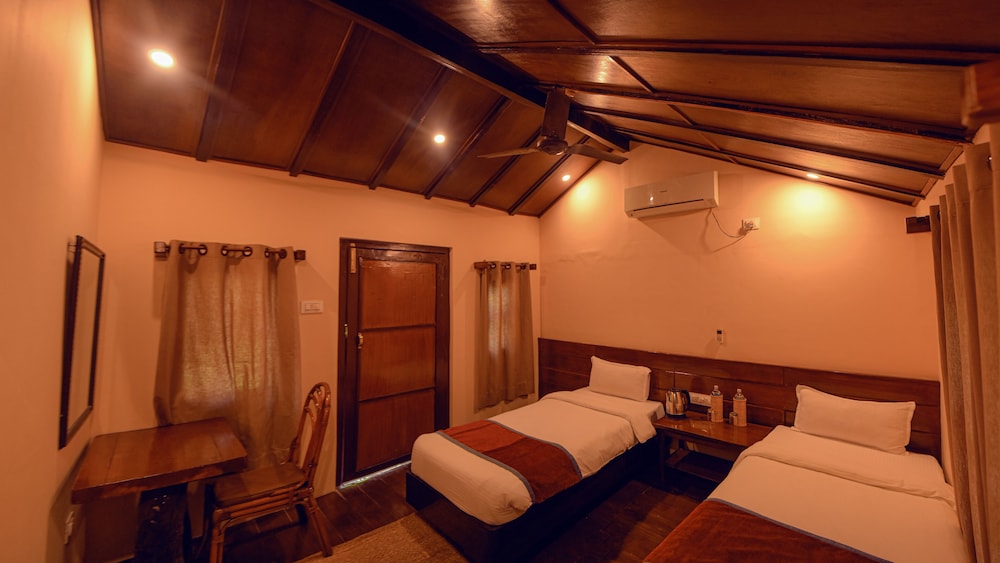 Safari Adventure Lodge 7/15