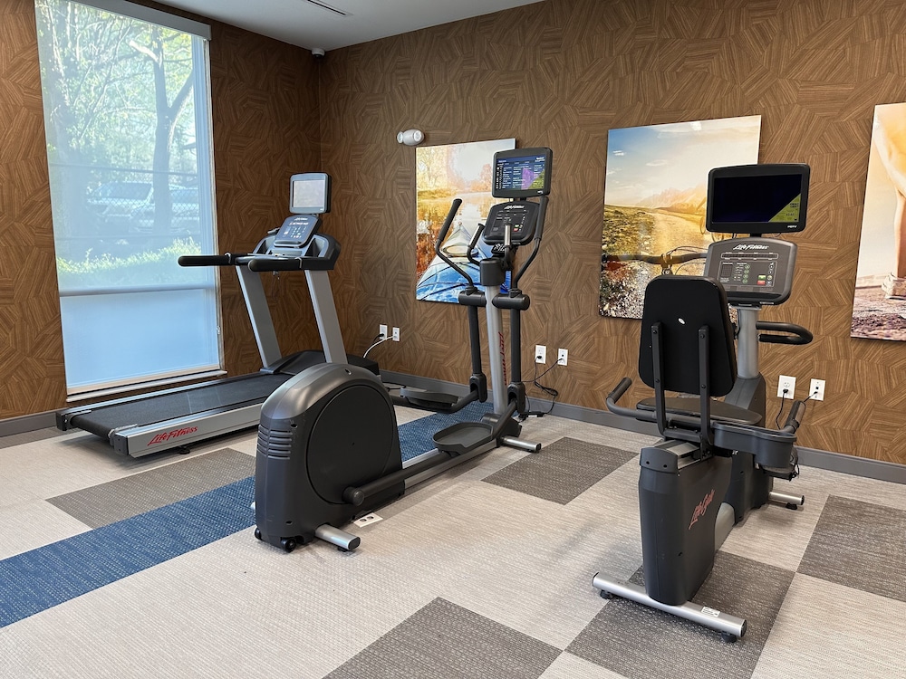 Comfort Suites Gatlinburg Downtown-Convention Center 32/60