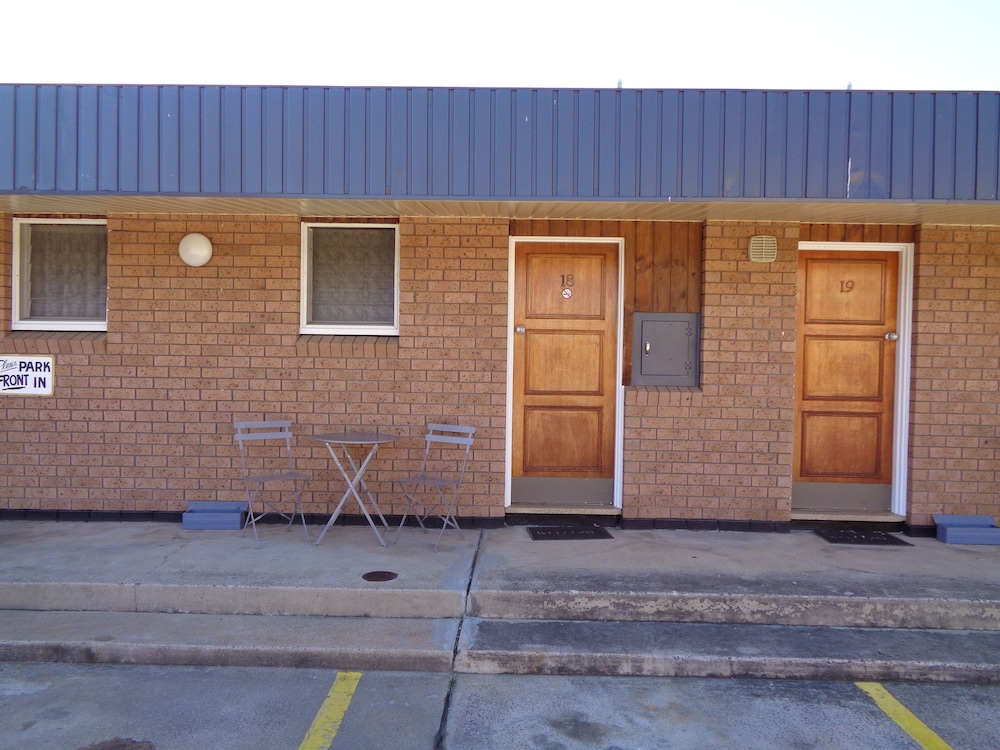 Parkway Motel 15/19