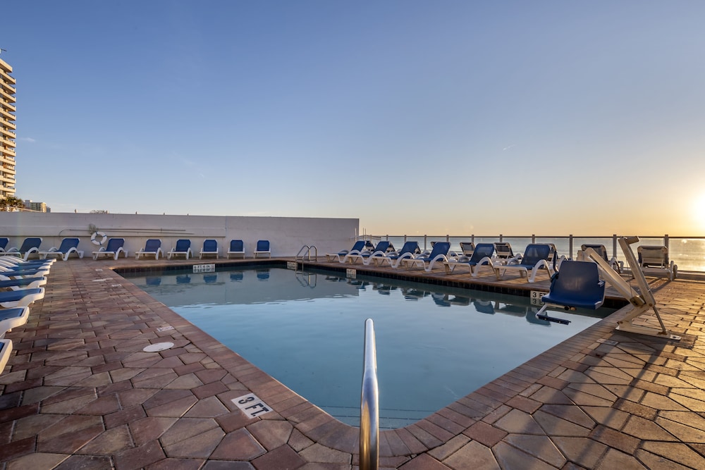 Tropical Winds Resort 42/50