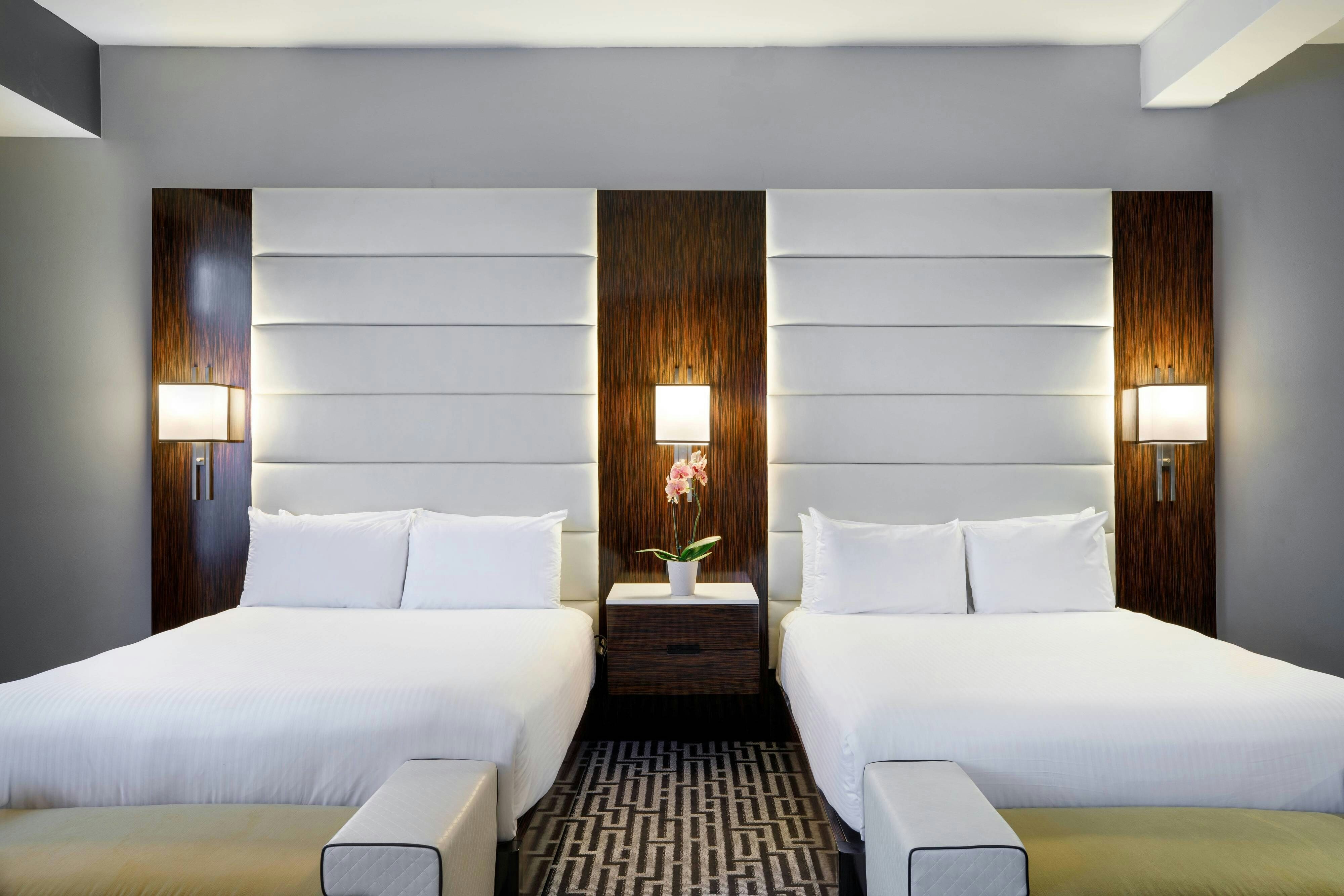 room, 2 queen beds, Hotel Metro 3/5
