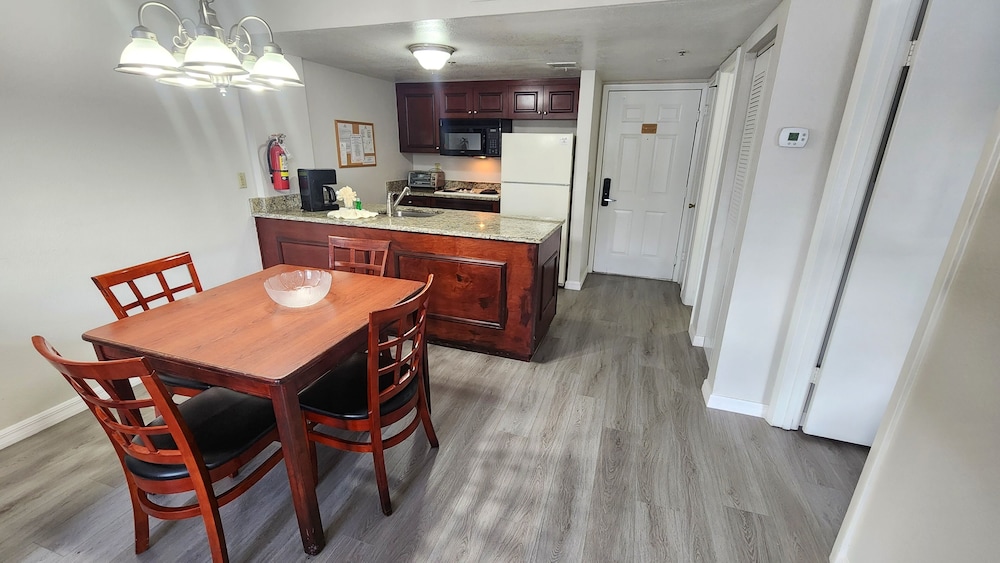 Parc Corniche Condominium Suites 39/62