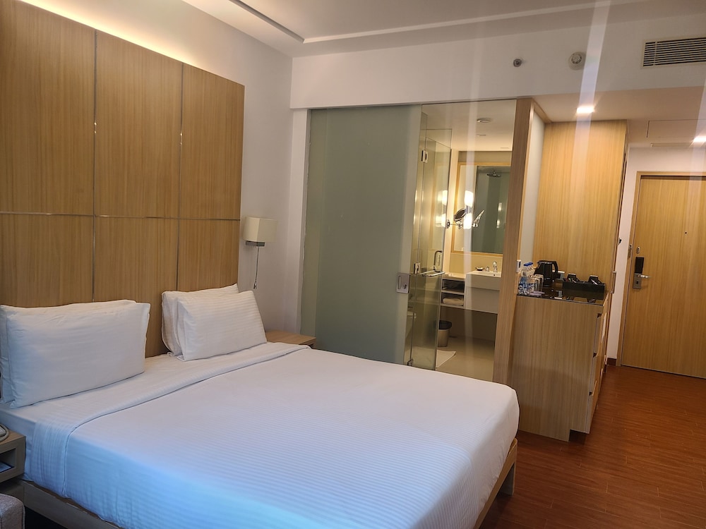 SUPERIOR, KING BED