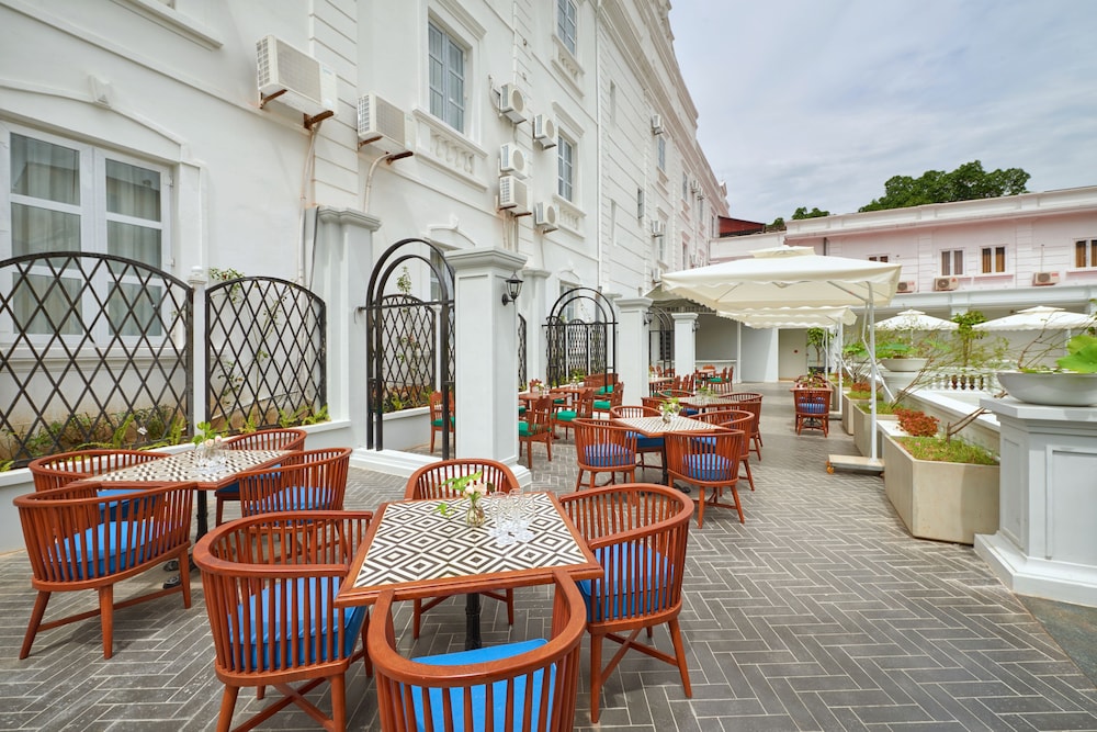 Manoir Des Arts Hotel 62/73