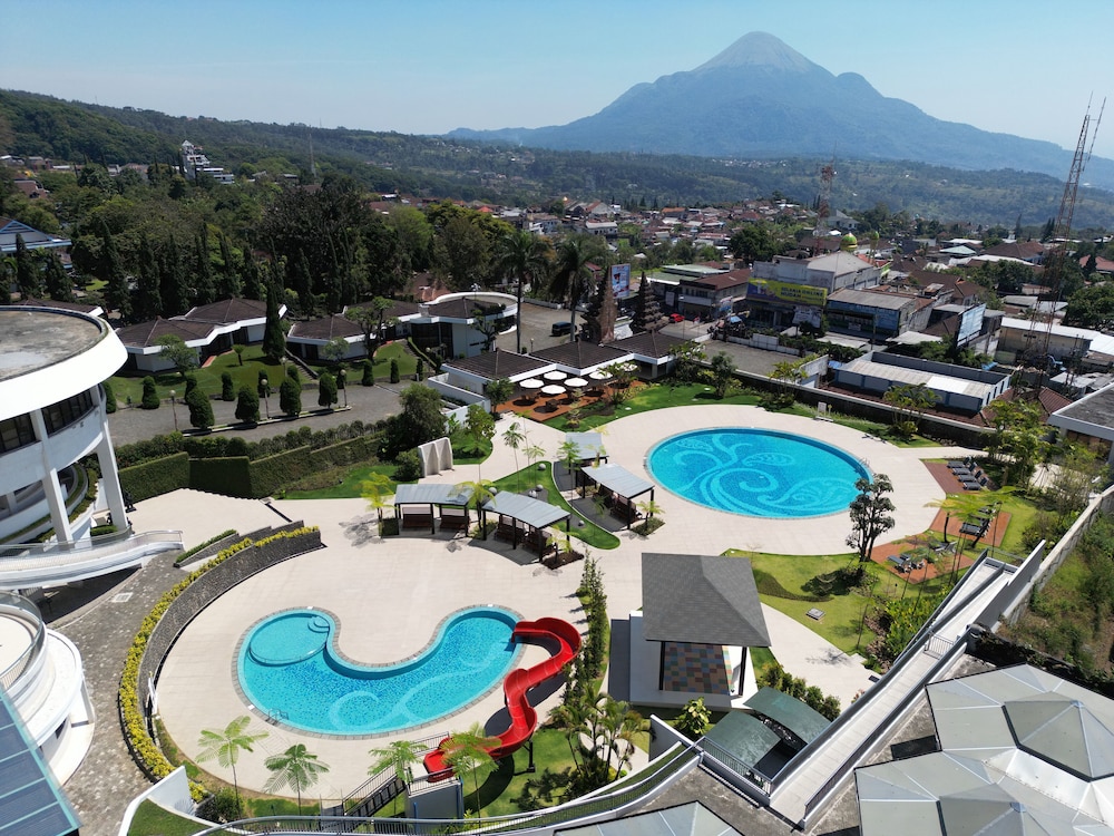 Surya Hotel Cottages Prigen 45/52