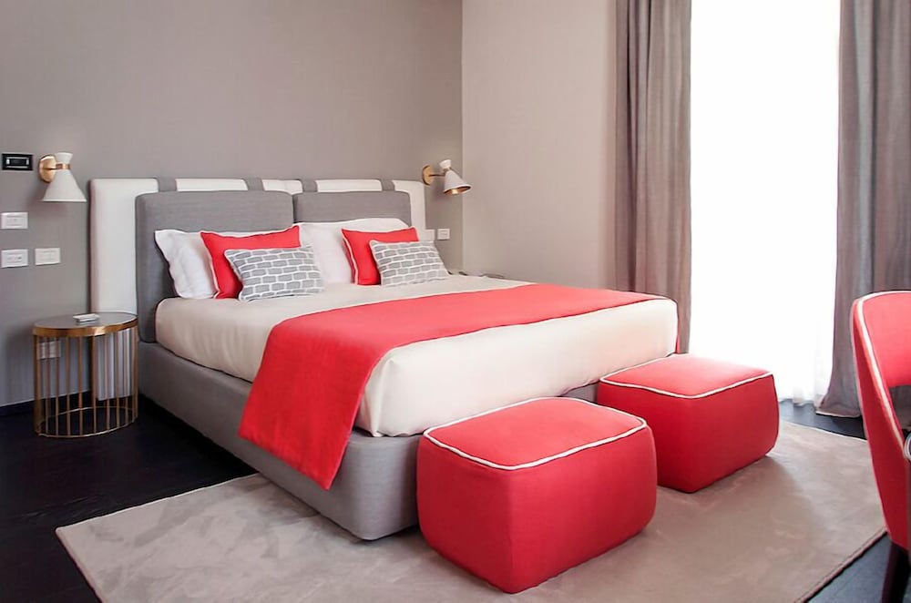 DELUXE, DOUBLE BED