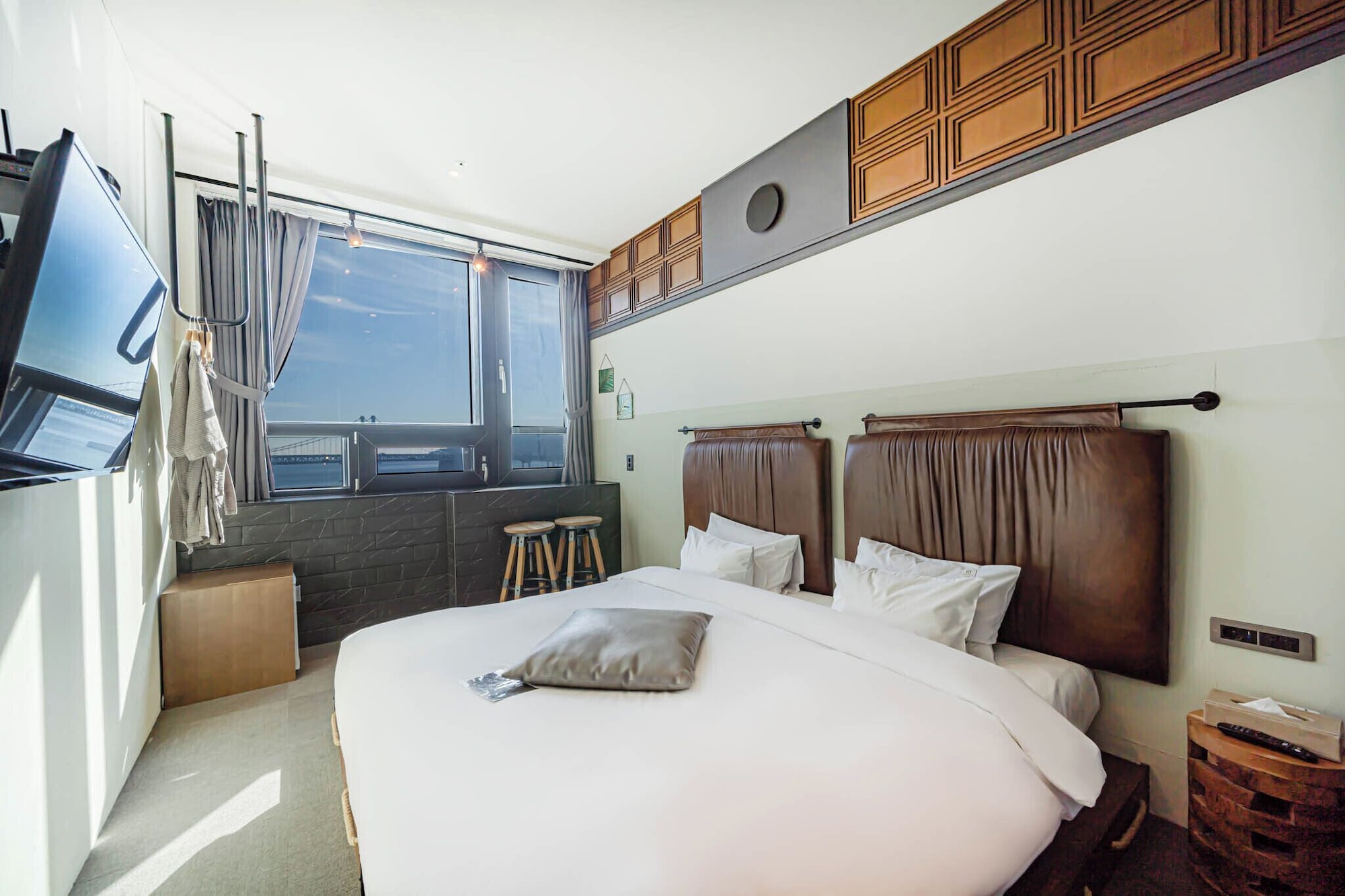 Bridge, Ocean, King Bed