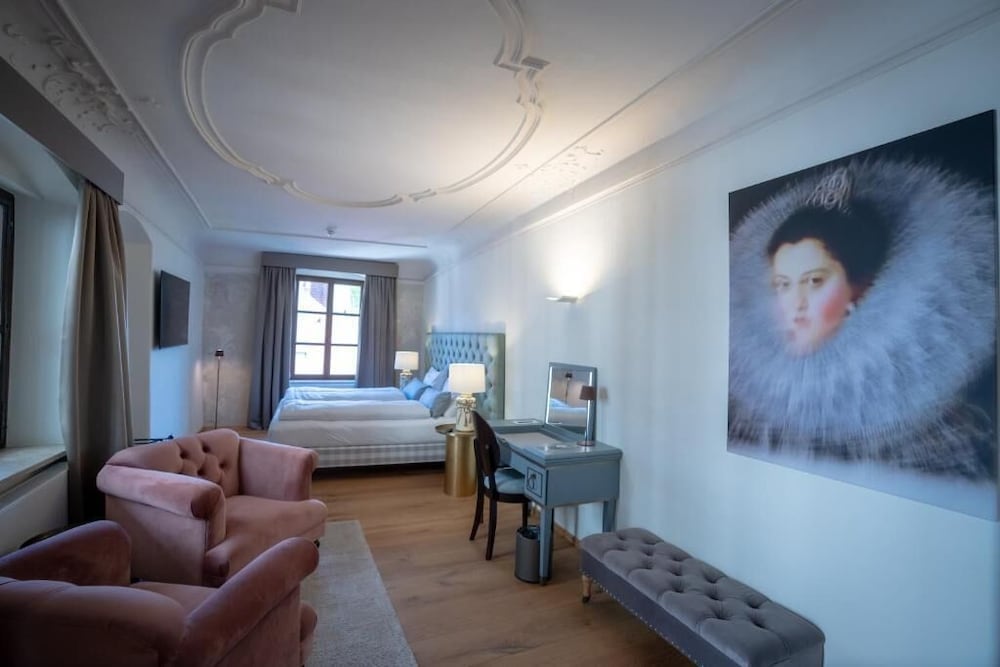 Maxim Suites by Elias Holl 26/42