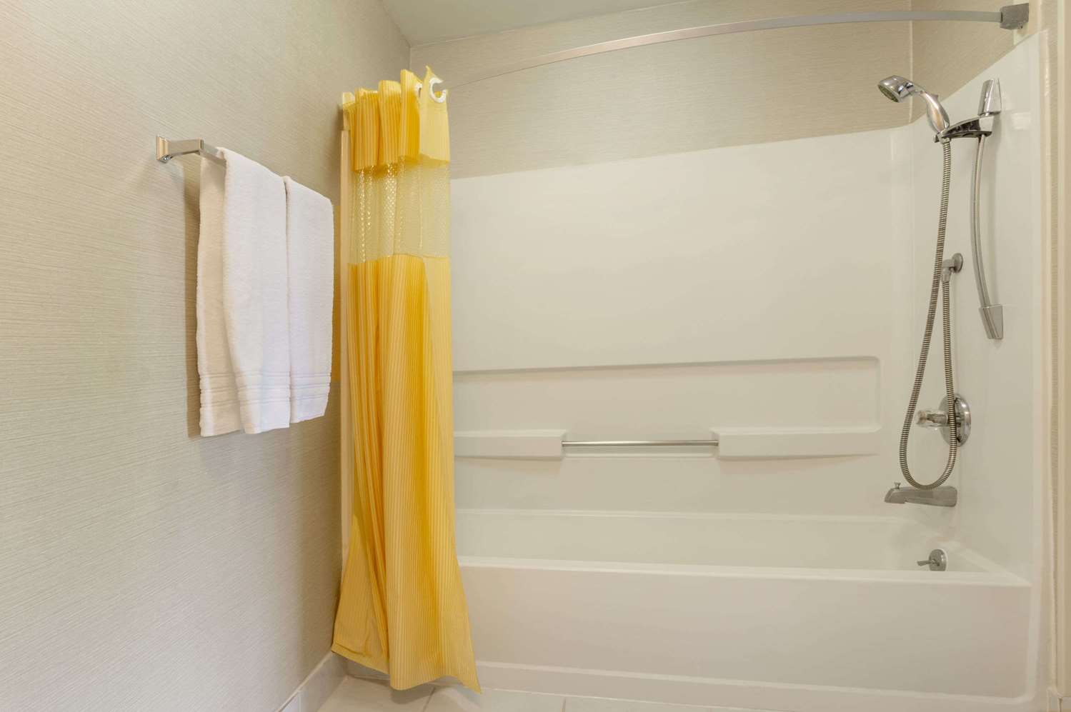 Days Inn by Wyndham Columbus Fairgrounds 18/19