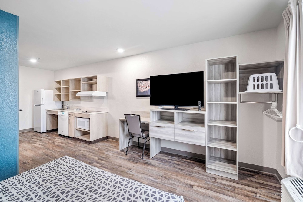 WoodSpring Suites Fort Myers - Cape Coral 32/44
