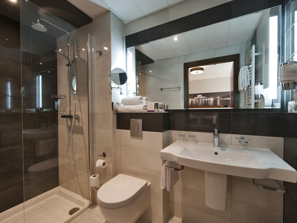 غرفة بريفيليج بسريرين منفصلين، Mercure Bydgoszcz Sepia 6/8
