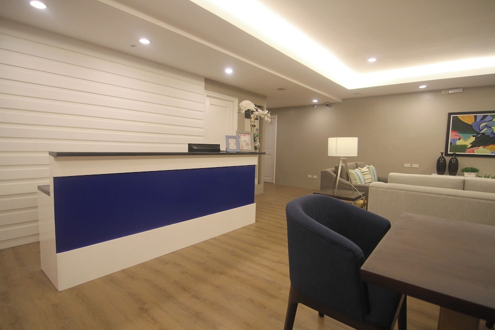 Bryan Condominium Suites 5/66