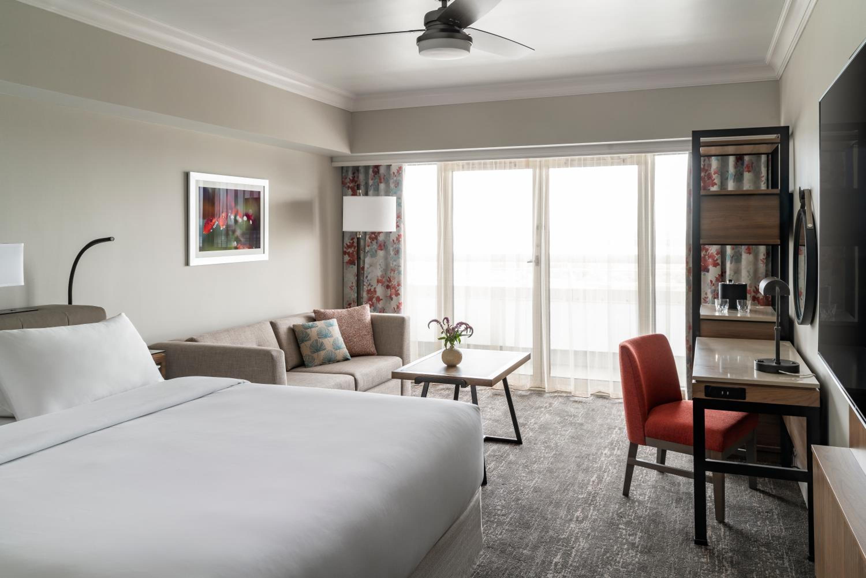 ROOM, KING BED, BALCONY
