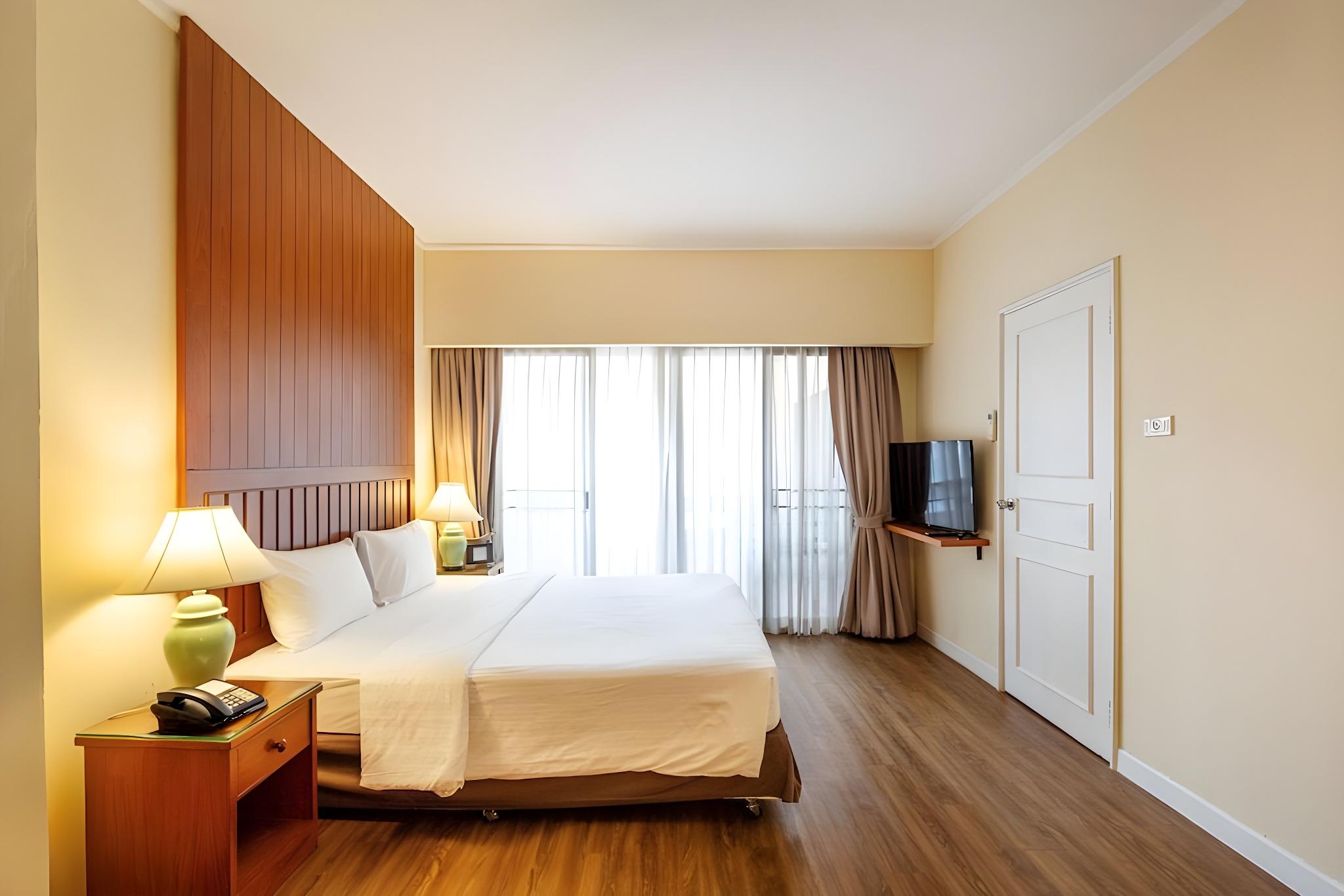 2 Bedrooms, Suite, King Bed